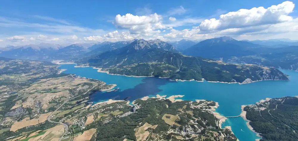 Lac Serre-Ponçon vue aérienne parapente 10min